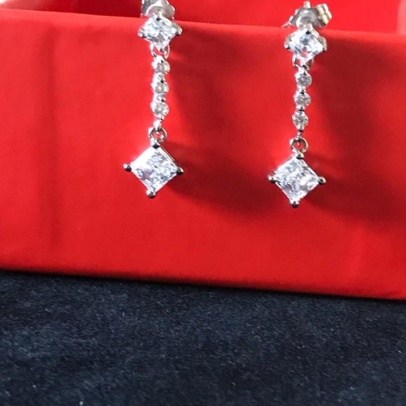 🎁 SS Drop Earrings CZ - Picture 1 of 2